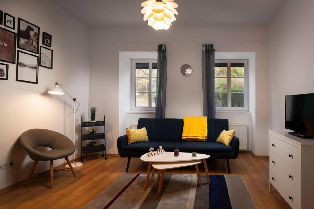 Апартаменты A Charming Little Flat Just Above Szechenyi Square Печ Экстерьер фото
