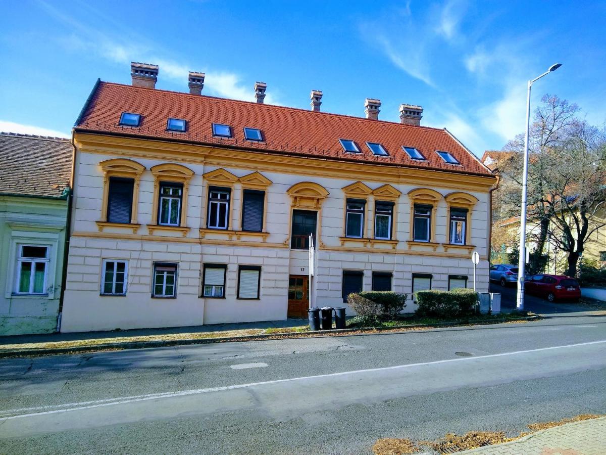 Апартаменты A Charming Little Flat Just Above Szechenyi Square Печ Экстерьер фото