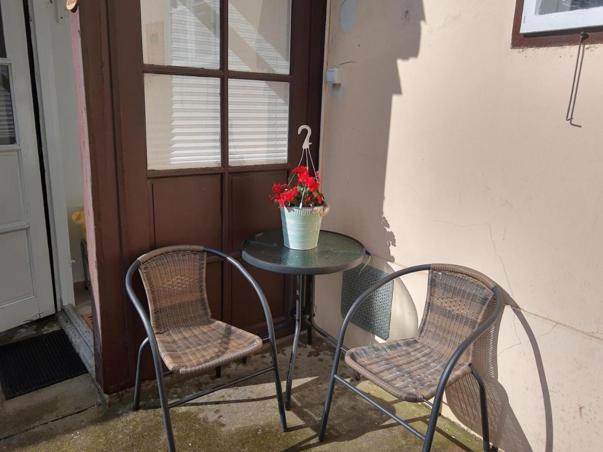 Апартаменты A Charming Little Flat Just Above Szechenyi Square Печ Экстерьер фото